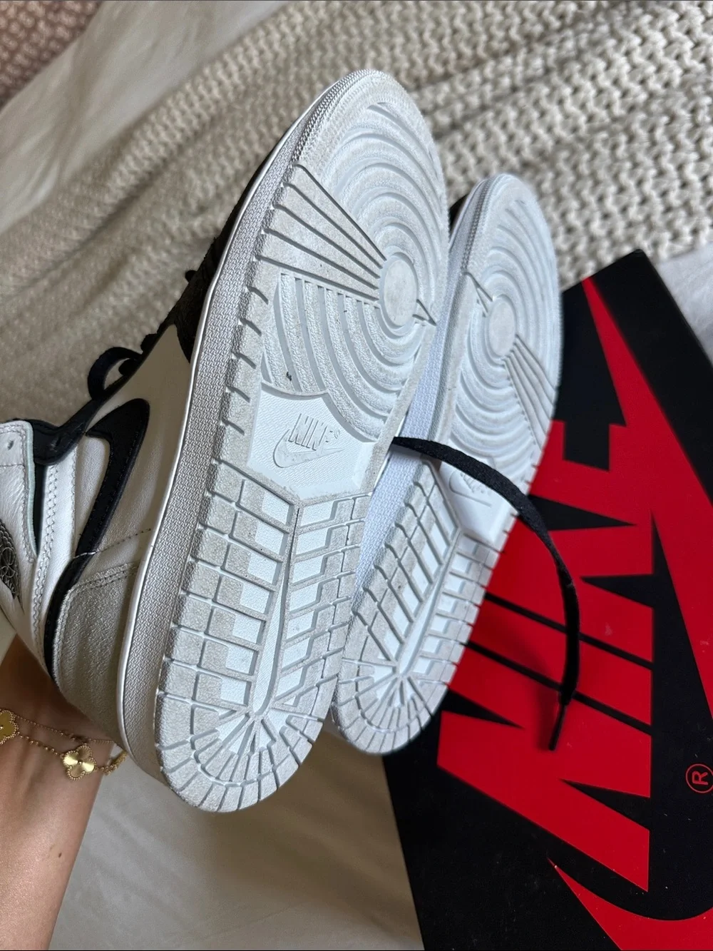 Nike Air Jordan 1 Mid White Black Gray